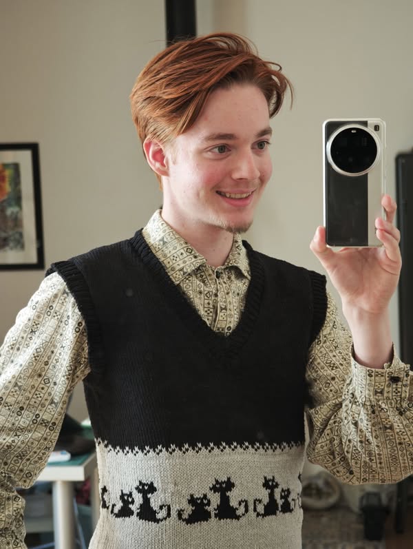 Henry, founder of Desiknit